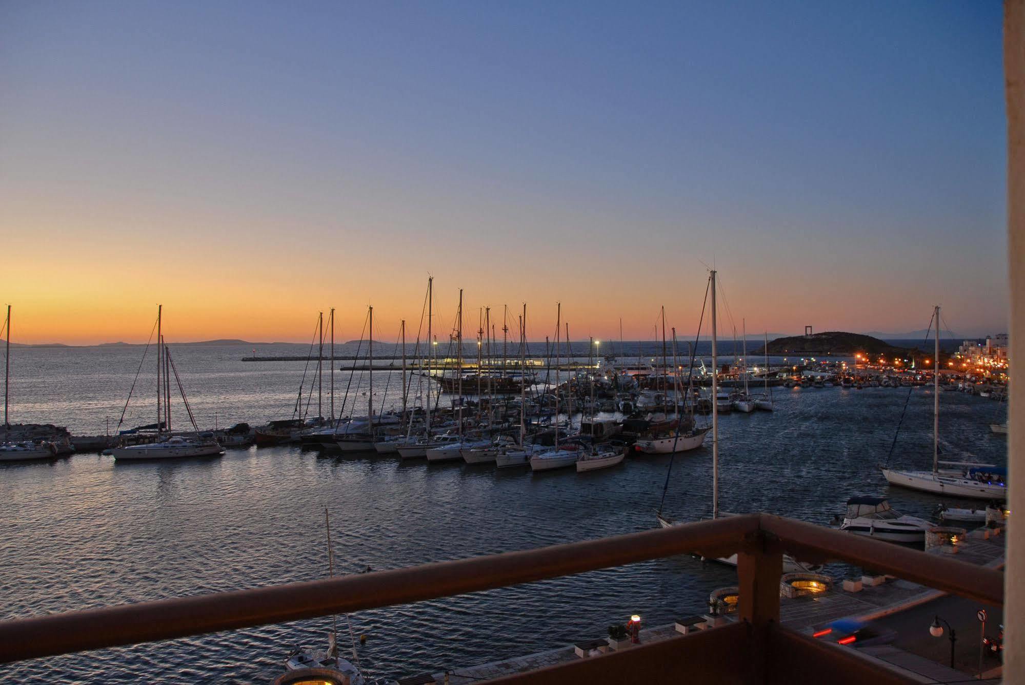 Naxos City Hotel Coronis מראה חיצוני תמונה