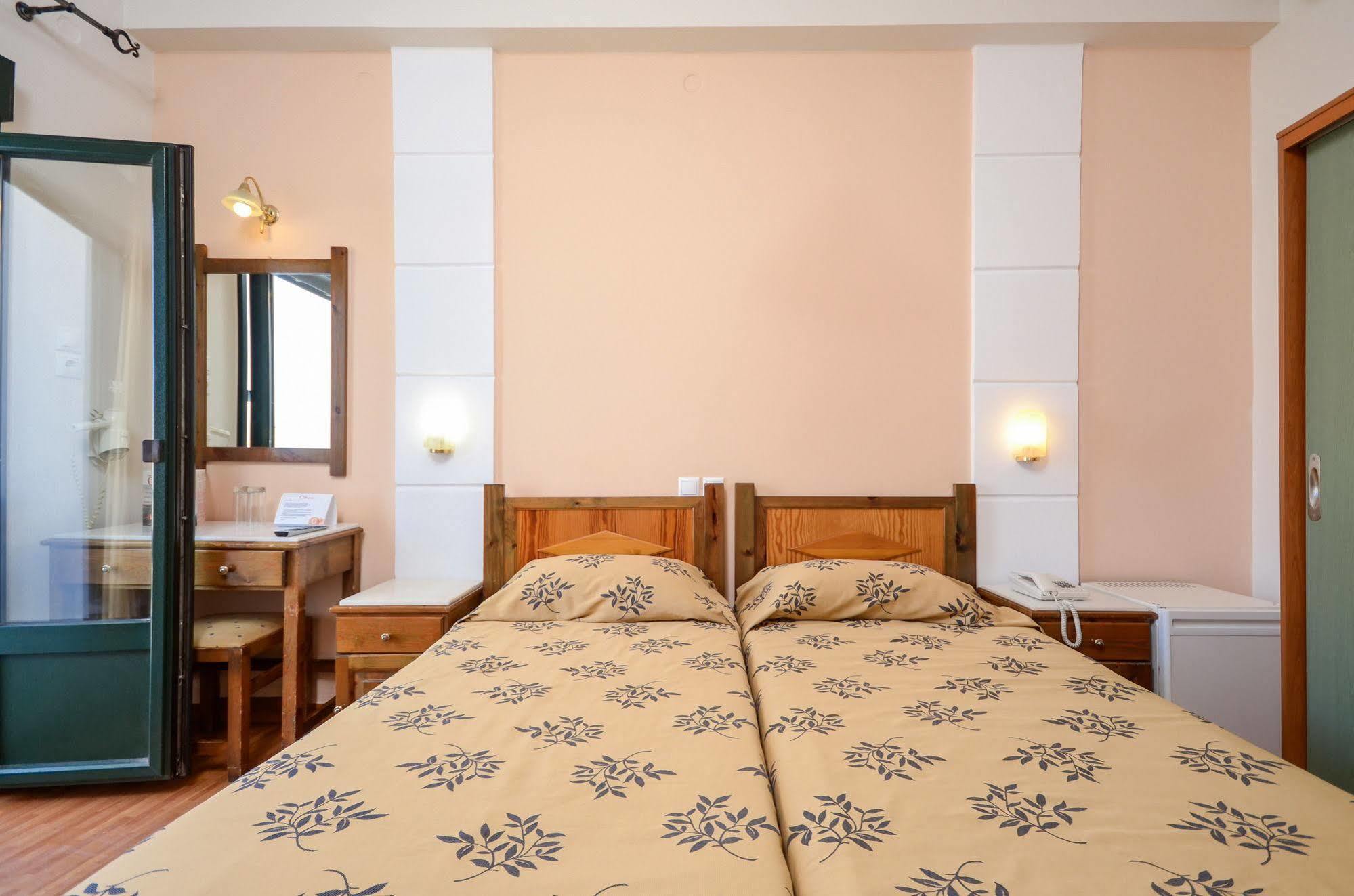 Naxos City Hotel Coronis מראה חיצוני תמונה
